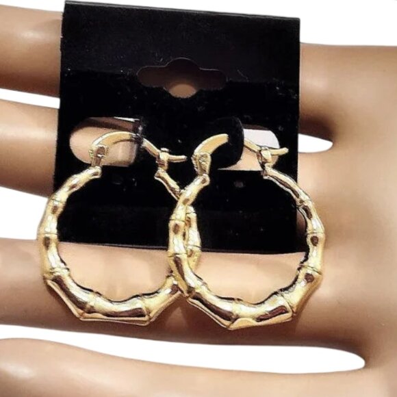 1 1/8 Inch 27mm Bamboo Hoop Pierced Post Earrings Gold Tone - Picture 2 of 5